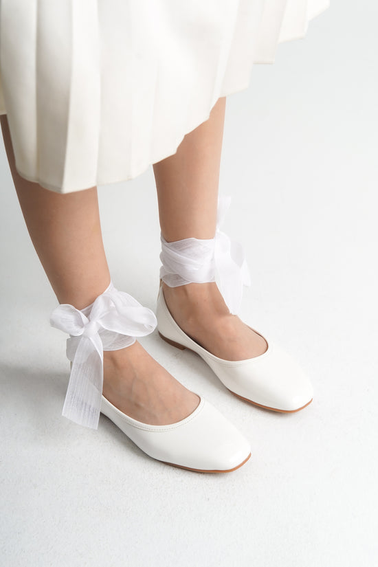 Éloise | White Flats with Linen Ribbon