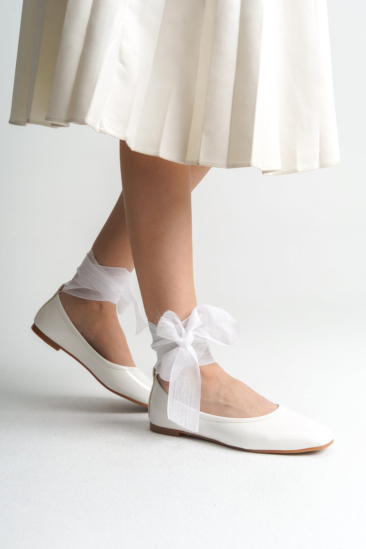 Éloise | White Flats with Linen Ribbon