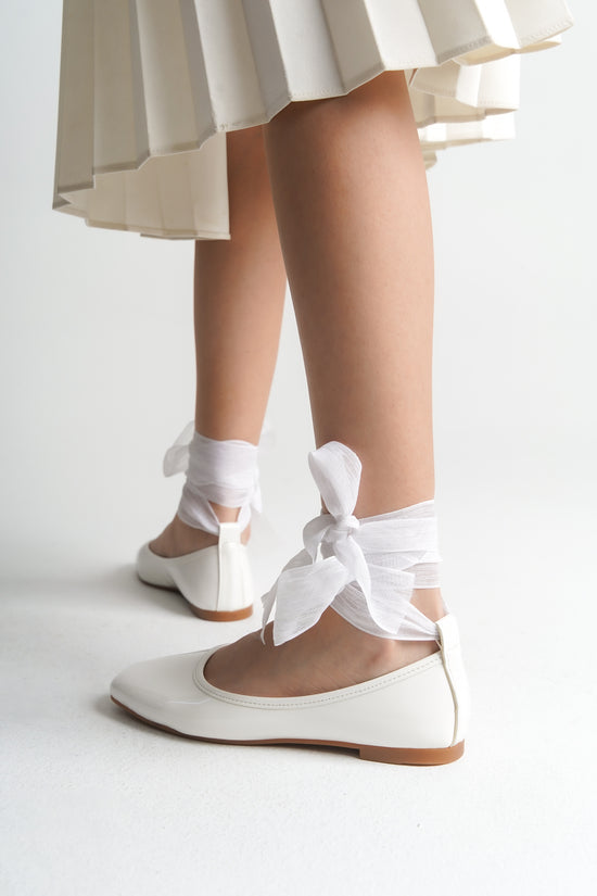 Éloise | White Flats with Linen Ribbon