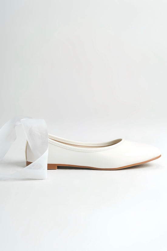 Éloise | White Flats with Linen Ribbon