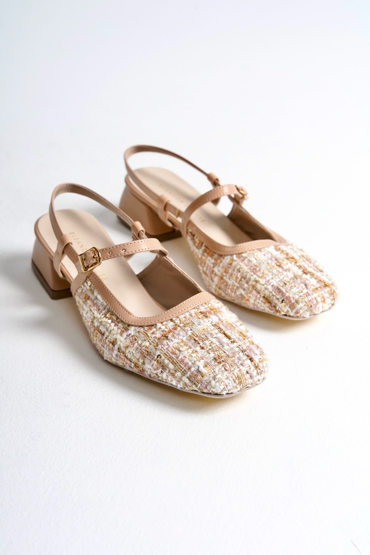 Hlíf | Beige Linen Mary Janes