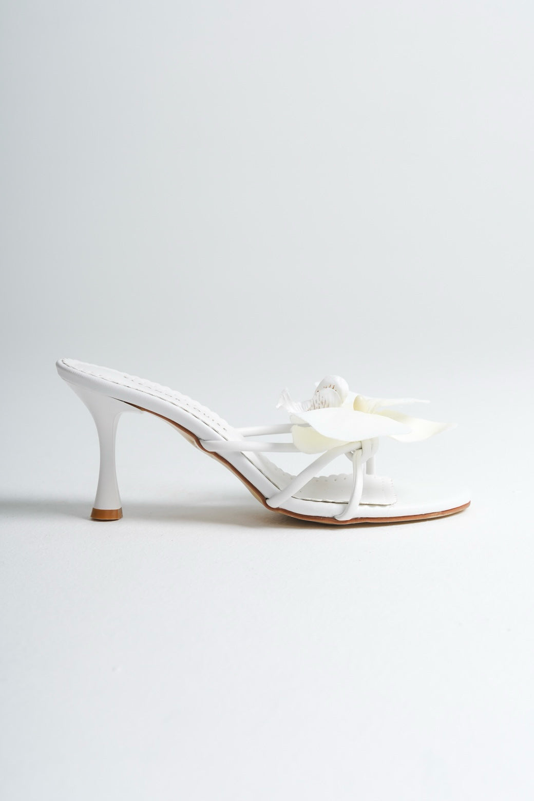 Gisella | White Orchid Mule