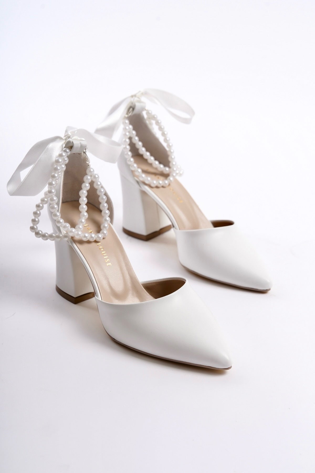 Wanda | White High Heels Ribbon with Pearls