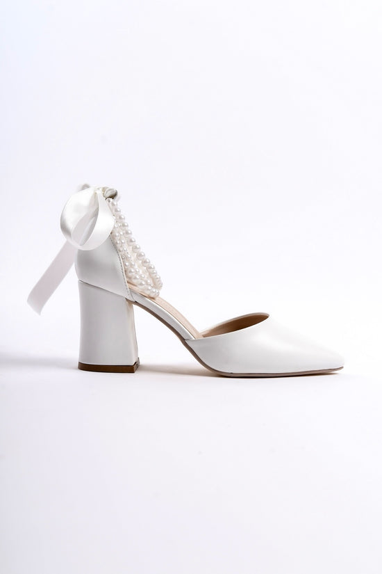 Wanda | White High Heels Ribbon with Pearls