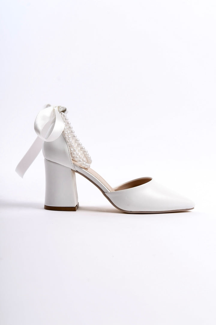 Wanda | White High Heels Ribbon with Pearls